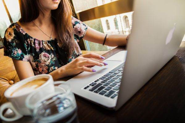 "Cei doi ani de activitate în sistem online au produs mari probleme tinerilor din România"