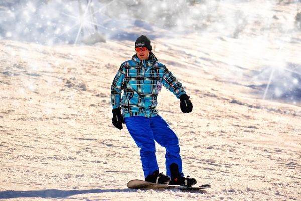 Austria, Bulgaria şi Franţa, cei mai mari exportatori de schiuri şi snowboarduri din UE