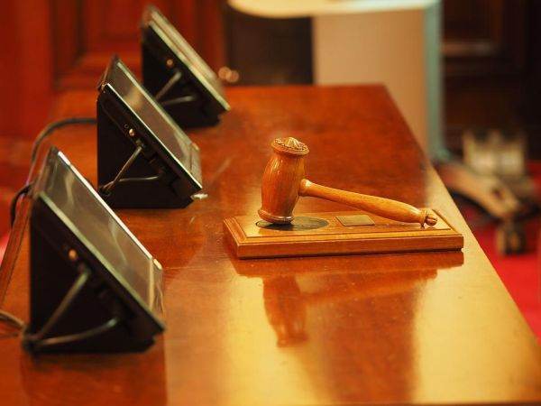 Fost consilier juridic al Primăriei Lupeni, trimis în judecată de DNA pentru luare de mită