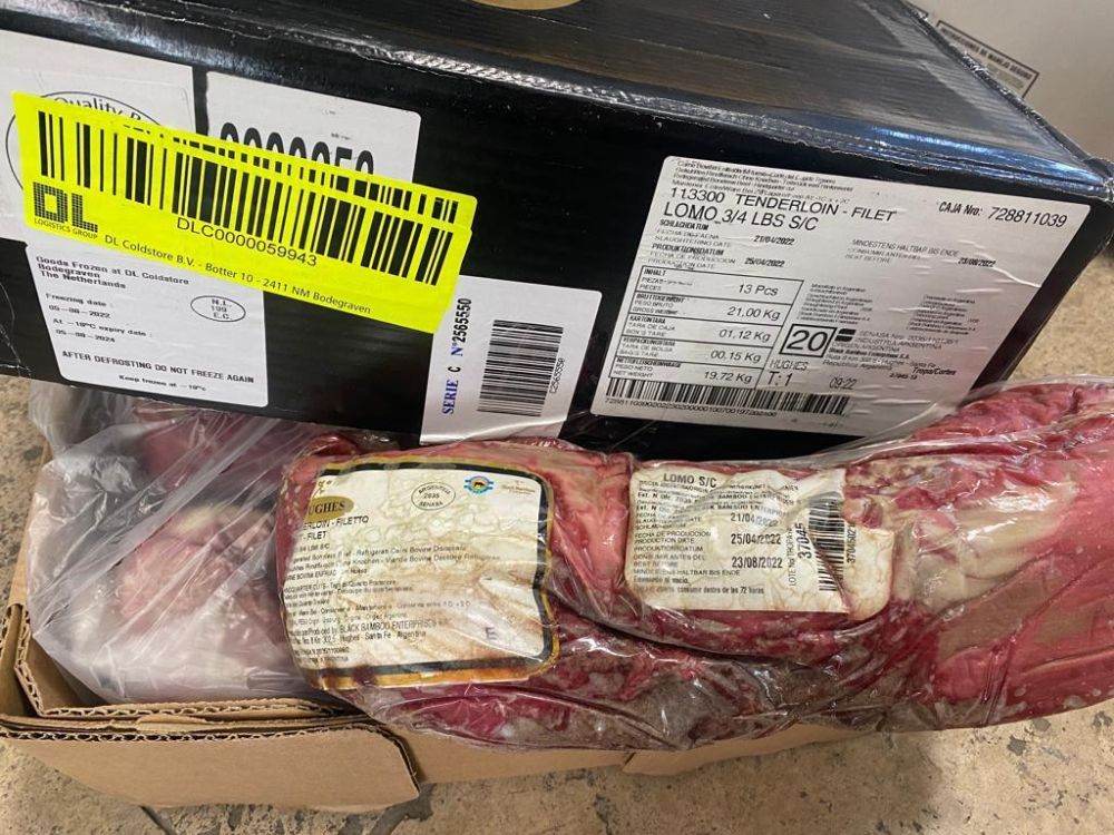 2,8 tone de carne oprite definitiv de la comercializare, la furnizorii restaurantelor din Piaţa Alba Iulia