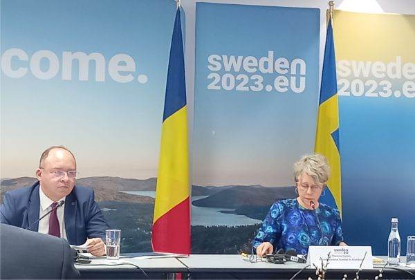 Ministrul român al Afacerilor Externe, Bogdan Aurescu, şi ambasadorul Suediei la Bucureşti, doamna Therese Hyden