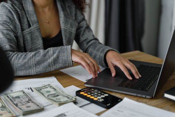 Salariul rămâne principala "atracţie"