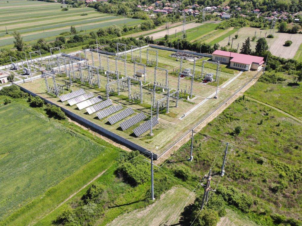 Distribuţie Oltenia continuă să monteze panouri fotovoltaice în staţiile sale de transformare