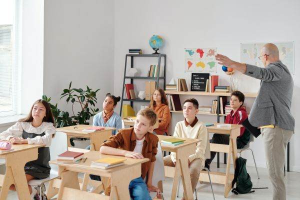 Schimbarea standardelor duce la bulversarea resursei umane