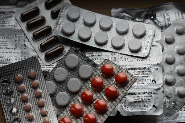 OMS, semnal de alarmă legat de medicamentele contaminate şi contrafăcute