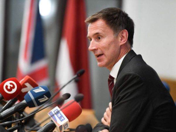 Ministrul britanic de Finanţe va continua creşterea impozitelor