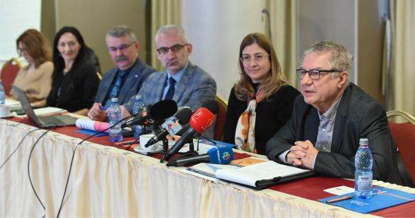 De la dreapta la stânga: Septimiu Stoica, Alina Radu, Alexandru Păuneascu, Liviu Fenoghen