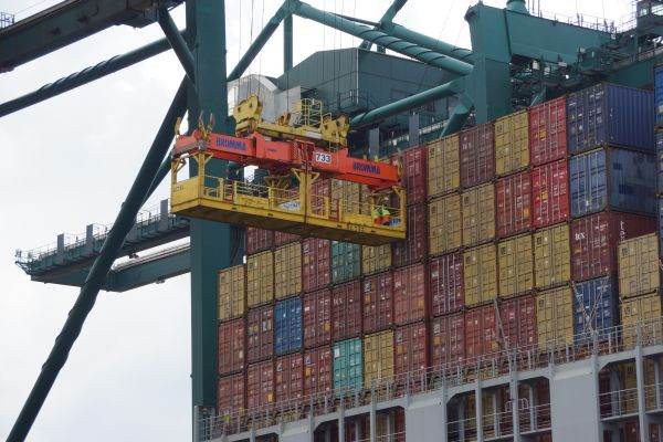Comerţul Rusiei a fost redirecţionat cu succes prin China şi alte ţări