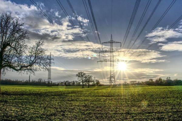Raportul de la BnetzA arată că Germania va deveni importator net de energie în perioada 2025 - 2031, iar înlocuirea centralelor pe cărbune şi a celor nucleare se va face cu circa 30 de centrale electrice pe gaze naturale, care vor asigura furnizarea curentului electric când nu bate vântul sau nu străluceşte soarele.