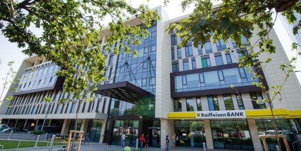 Raiffeisen Bank România înregistrează o creştere de 22% a soldului de credite în 2022