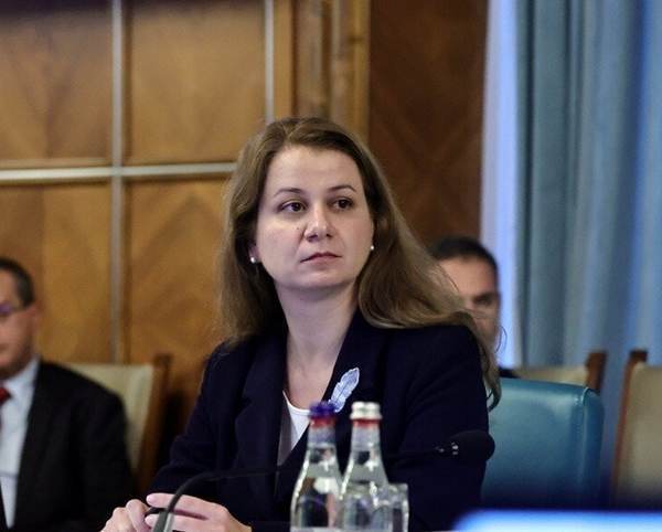 "Bursele de merit vor creşte de la 200 la 450 de lei pe lună"