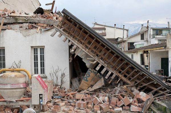 Programul "Şcoli sigure şi sănătoase" instituie o procedură de reabilitare a şcolilor cu gradul I de risc seismic