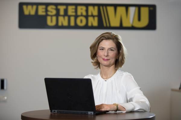 Western Union oferă o dobândă de 6% pentru deţinătorii de conturi Premium