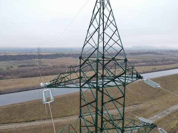 E-Distribuţie a investit peste 106 milioane de lei în 2022 în modernizarea reţelelor electrice de înaltă tensiune