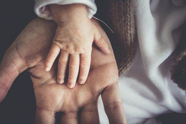 Ucrainenii, presaţi să-şi înregistreze copiii ca fiind cetăţeni ruşi