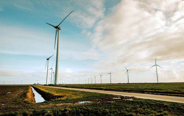 Asociaţia Energia Inteligentă: România, între optimism şi rezervă pentru realizarea parcurilor eoliene 