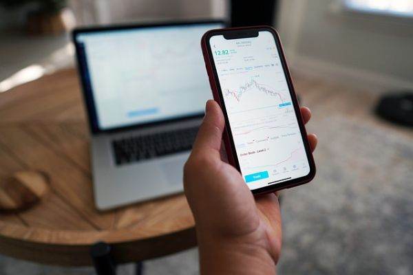Libra Internet Bank lansează "Libra mPOS" prin care telefonul mobil devine terminal de plată