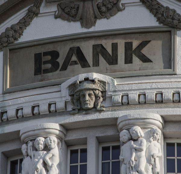 Crizele financiare - rezultatul politicilor iresponsabile ale băncilor centrale