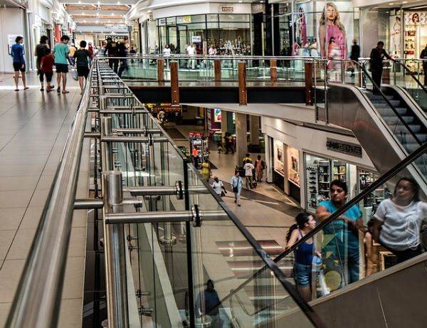 Ameninţare cu bombă la un centru comercial din Timişoara