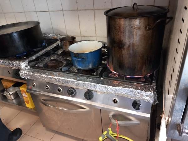 ANPC a suspendat temporar activitatea unei firme de catering care oferă servicii pentru mai multe unităţi de învăţământ
