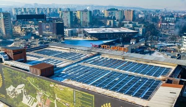 Grupul IULIUS a montat panouri fotovoltaice pe toate proprietăţile din portofoliu