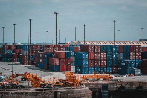 FT: Profiturile traderilor de mărfuri - la nivel record în 2022
