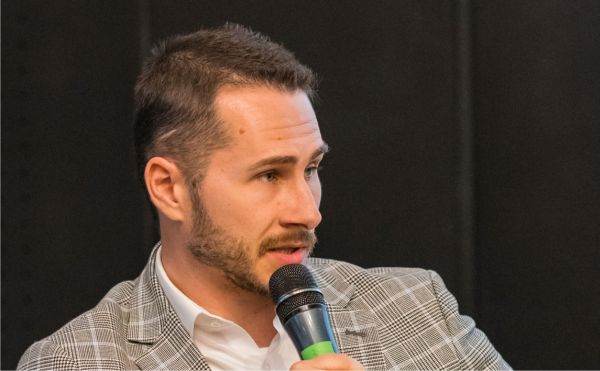 Mareş-Alexandru Pavel, investitor: "Piaţa financiară suferă de o «boală», iar recesiunea este singurul medicament"