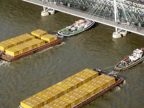 Deşi Comisia a propus creşteri ale volumelor de transport pe căile navigabile interioare cu peste 30% până în 2030 şi cu aproape 60% în 2050, în realitate volumele de marfă efective transportate prin intermediul vaselor şi barjelor erau la finalul anului 2021 la aceeaşi valoare ca în anul 2005, adică 100 tone-kilometru.