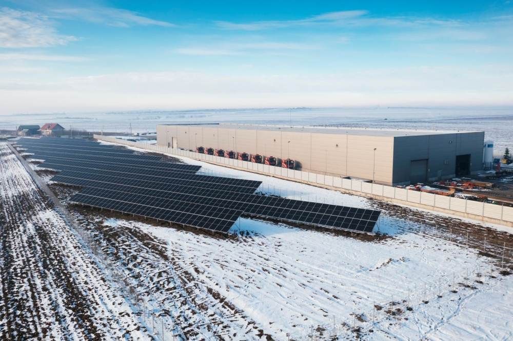 Symmetrica investeşte peste 6 milioane de euro în panouri fotovoltaice