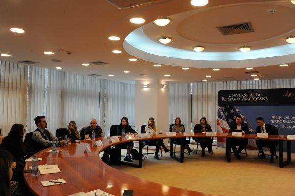 Universitatea Româno-Americană organizează dezbaterea "Generaţia viitoare: inserţia tinerilor pe piaţa muncii"