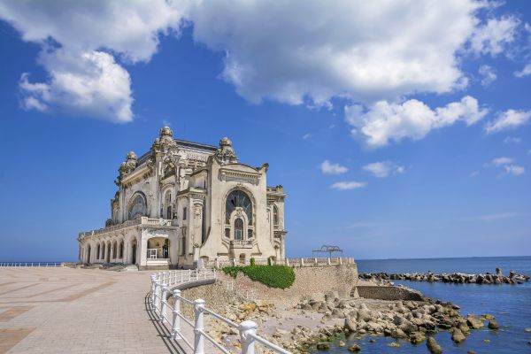Travelminit.ro: Românii îşi rezervă vacanţele pentru vara aceasta