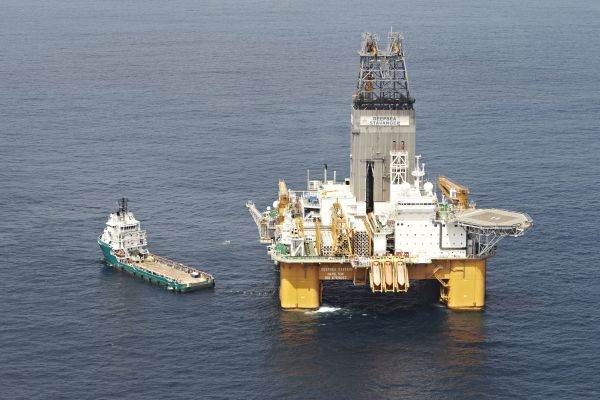 Sondaj: Preţul petrolului american va fi, în medie, 85 de dolari barilul în următoarele 12 luni