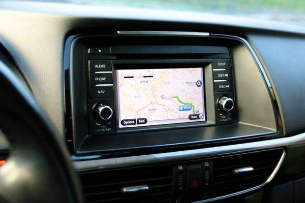 USR a depus un proiect pentru dotarea obligatorie cu GPS a maşinilor instituţiilor publice
