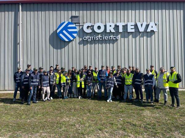 Corteva Agriscience România a invitat peste 150 de studenţi la un tur al facilităţii din Afumaţi