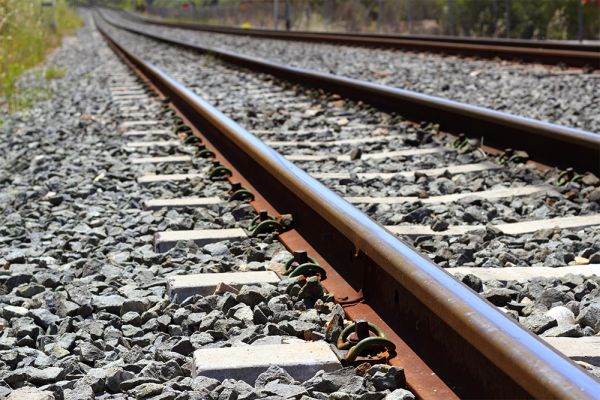 Egis semnează două contracte în cadrul proiectului de electrificare a liniei de cale ferată Cluj Napoca - Oradea - Episcopia Bihor