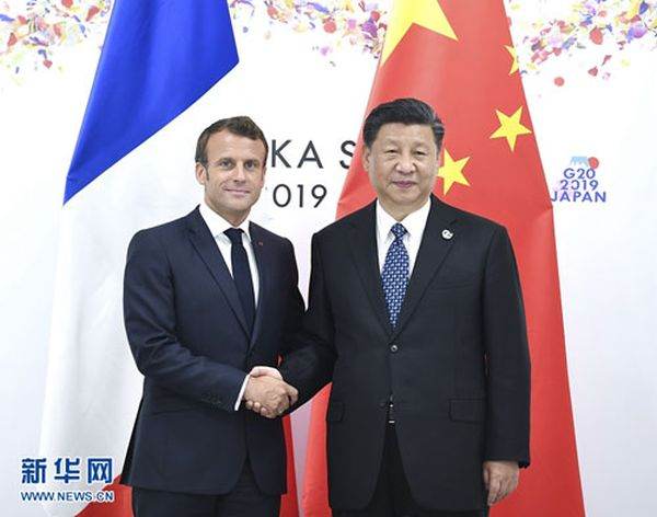 Macron şi von der Leyen au discutat la Beijing despre relaţiile complexe cu China