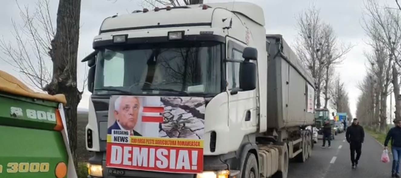 La Buzău, fermierii cer demisia lui Daea din funcţia de ministru al Agriculturii