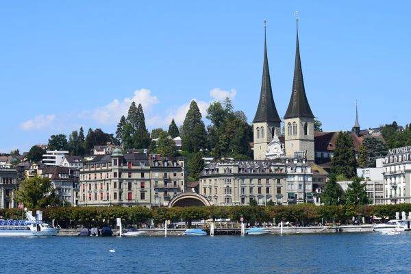 G7 mustră Elveţia în legătură cu sancţiunile ruseşti