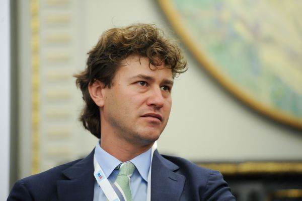 Ştefan Nanu a declarat: "Creşte economisirea pe maturităţi mai lungi. În această emisiune, scadenţa care a vândut cel mai bine a fost cea de cinci ani, şi la un preţ la care statul nu a adăugat nicio primă, spre deosebire de tranşa pentru donatori. Practic, la tranşele pentru euro am mers pe preţul pieţei".
