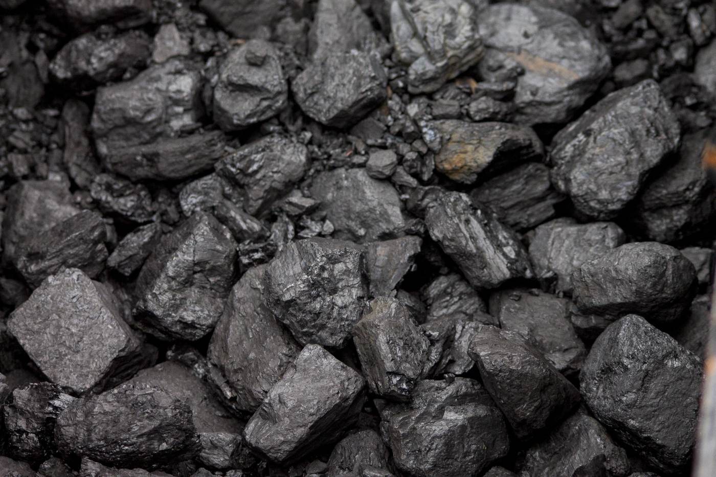 INS: Producţia de cărbune a scăzut cu 10,2% în primele două luni ale anului