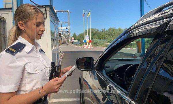 Aproximativ 213.900 de persoane au trecut ieri prin punctele de frontieră