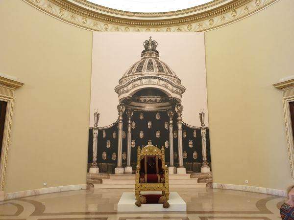 Tronul regal al României, expus la Muzeul Naţional de Artă al României, in 2021, prima data după aproape 75 de ani
