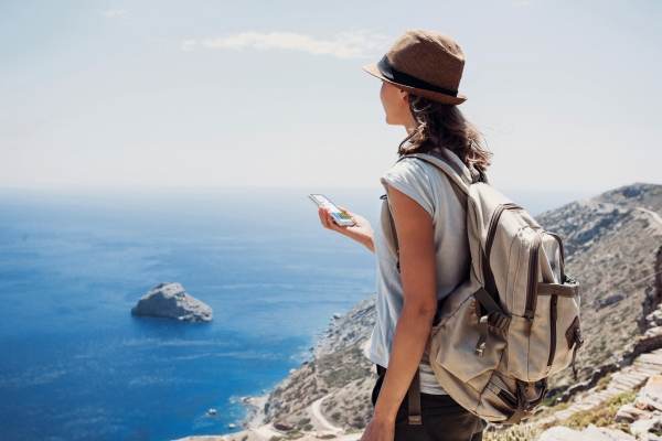 Studiu Revolut: Cât costă o săptămână de vacanţă pentru un român