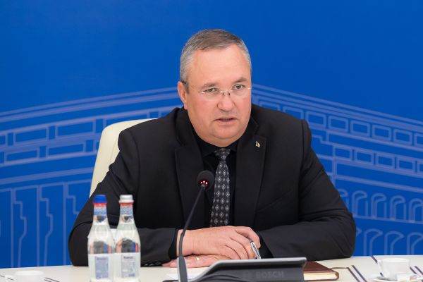 Premierul Ciucă, mesaj pentru sindicaliştii din educaţie