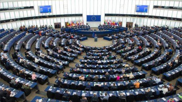 Parlamentul European votează o nouă regulă pentru responsabilizarea companiilor în privinţa mediului şi drepturilor omului
