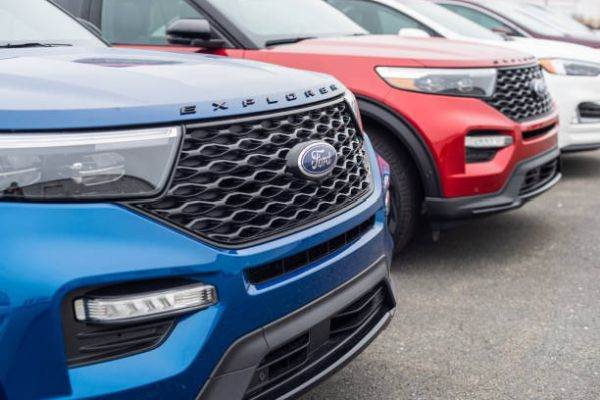 Ford Motor recheamă 125.000 de SUV-uri şi camionete, din cauza problemelor motoarelor
