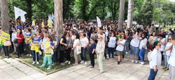 Profesorii din Buzău: "Greva aceasta nu este un eşec, este un semn al libertăţii noastre"