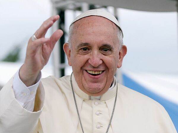 Papa Francisc a fost operat cu succes, iar medicii spun că suveranul pontif va putea călători