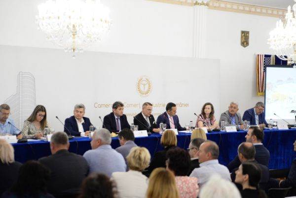 Dezbatere despre facilitarea comerţului extracomunitar. (Sursa foto: www.ccir.ro)