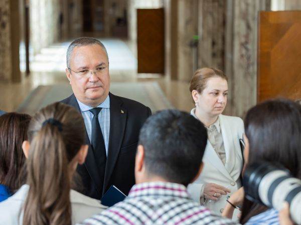 Educaţie: sindicatele suspendă greva, dar rămân în alertă